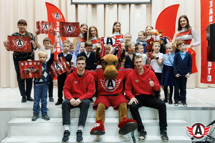 Даниил Зайцев и Егор Куимов приняли участие в акции «Урок хоккея с КХЛ»