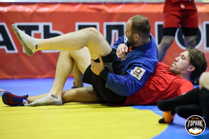 Чемпионы мира по самбо провели тренировку для команды «Горняк-УГМК»